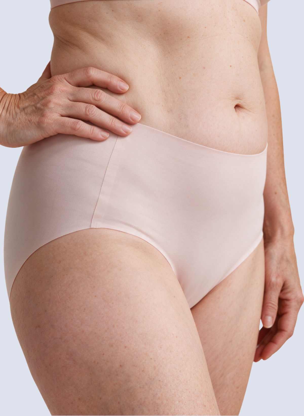 Culotte Ligne MUE en rose poudré clair, vue de profil