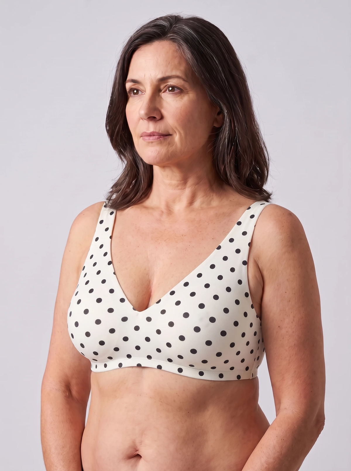 Soutien-gorge Pois MUE ivoire à pois noirs, porté de face