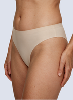 String Aube MUE en nude, vue de profil