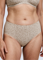 Culotte Ligne MUE en sable, imprimé léopard ton sur ton, portée de face