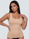 Débardeur Ligne MUE en nude, porté de face