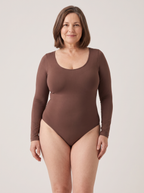 Body Sève MUE en caramel, manches longues, porté de face
