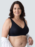 Soutien-gorge Aube MUE en noir, porté de face, décolleté en V sans armature