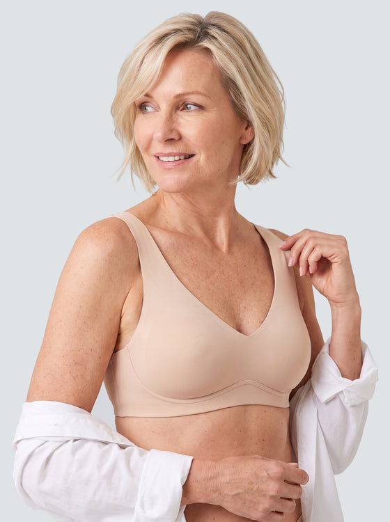 Soutien-gorge Lisière MUE en nude, porté de face, bretelles larges