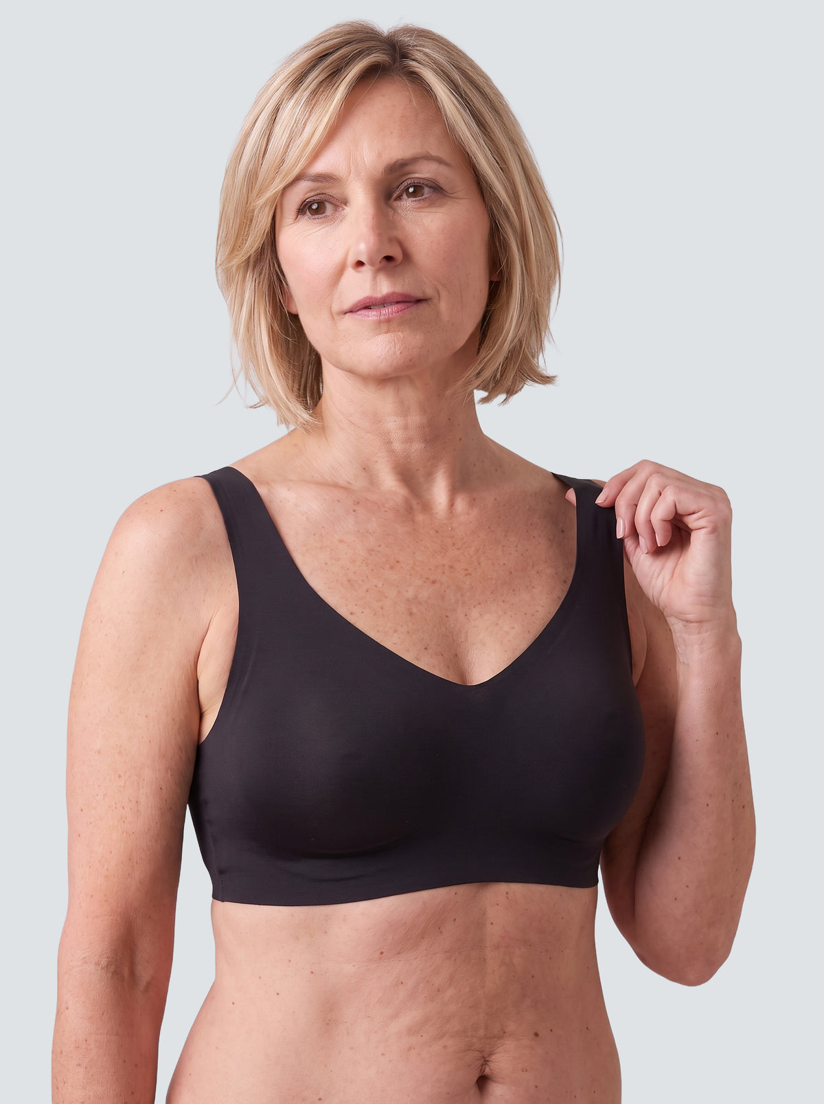 Soutien-gorge Lisière MUE en noir, porté de face
