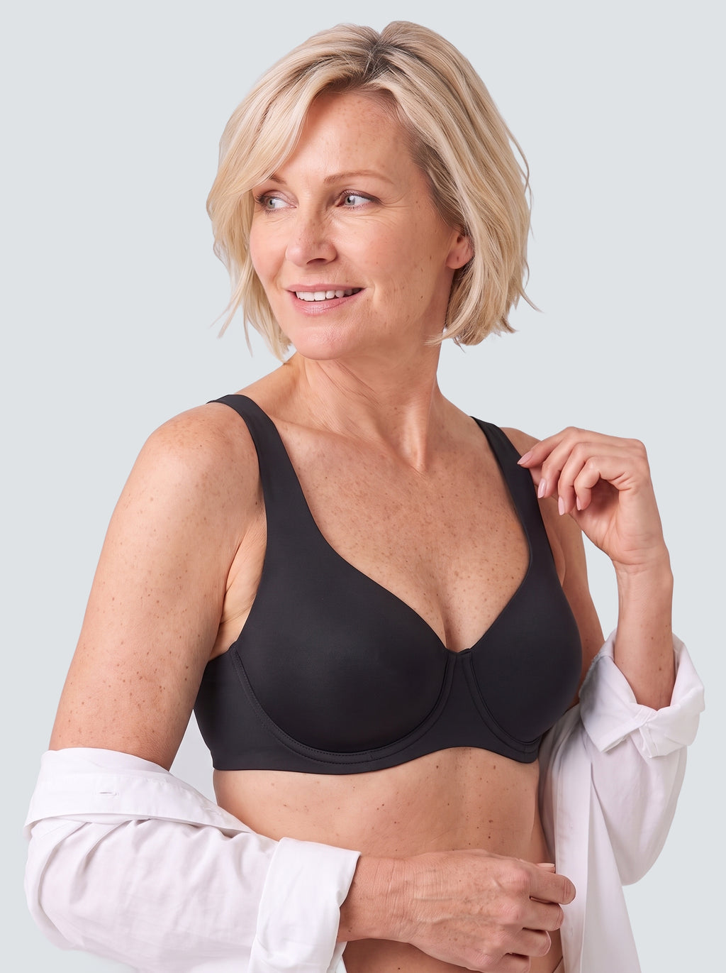 Soutien-gorge Arche MUE en noir, porté de face