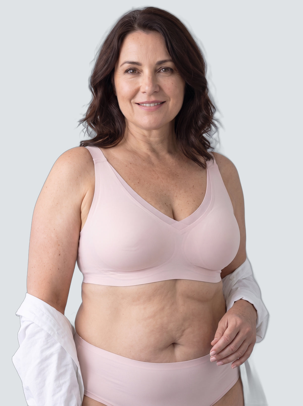 Soutien-gorge Écho MUE en rose, porté de face