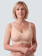 Soutien-gorge Lisière MUE en sable, imprimé léopard ton sur ton, porté de face