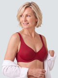 Soutien-gorge Arche MUE en rouge, porté de face sous une chemise blanche ouverte