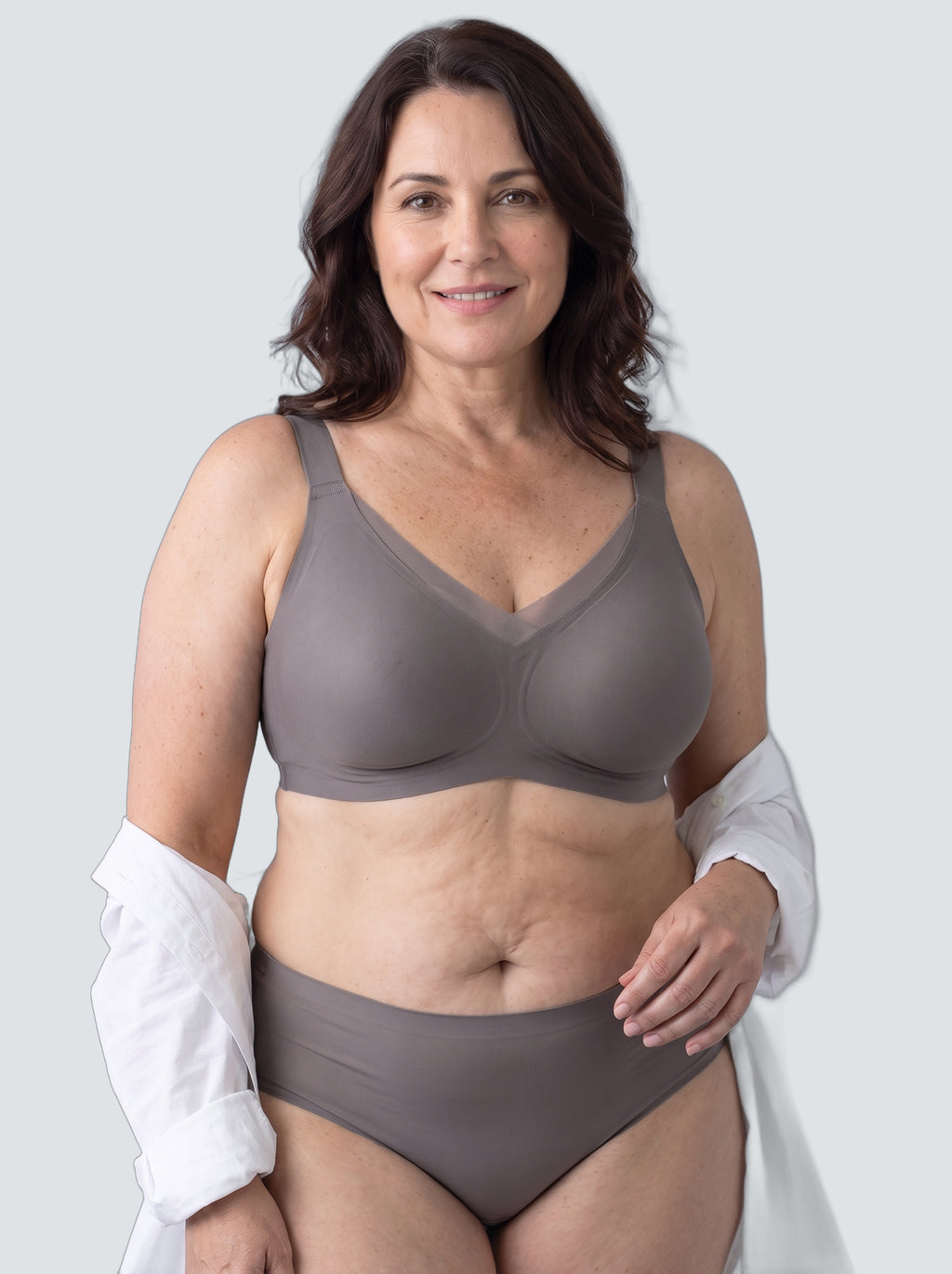 Soutien-gorge Écho MUE en gris, porté de face