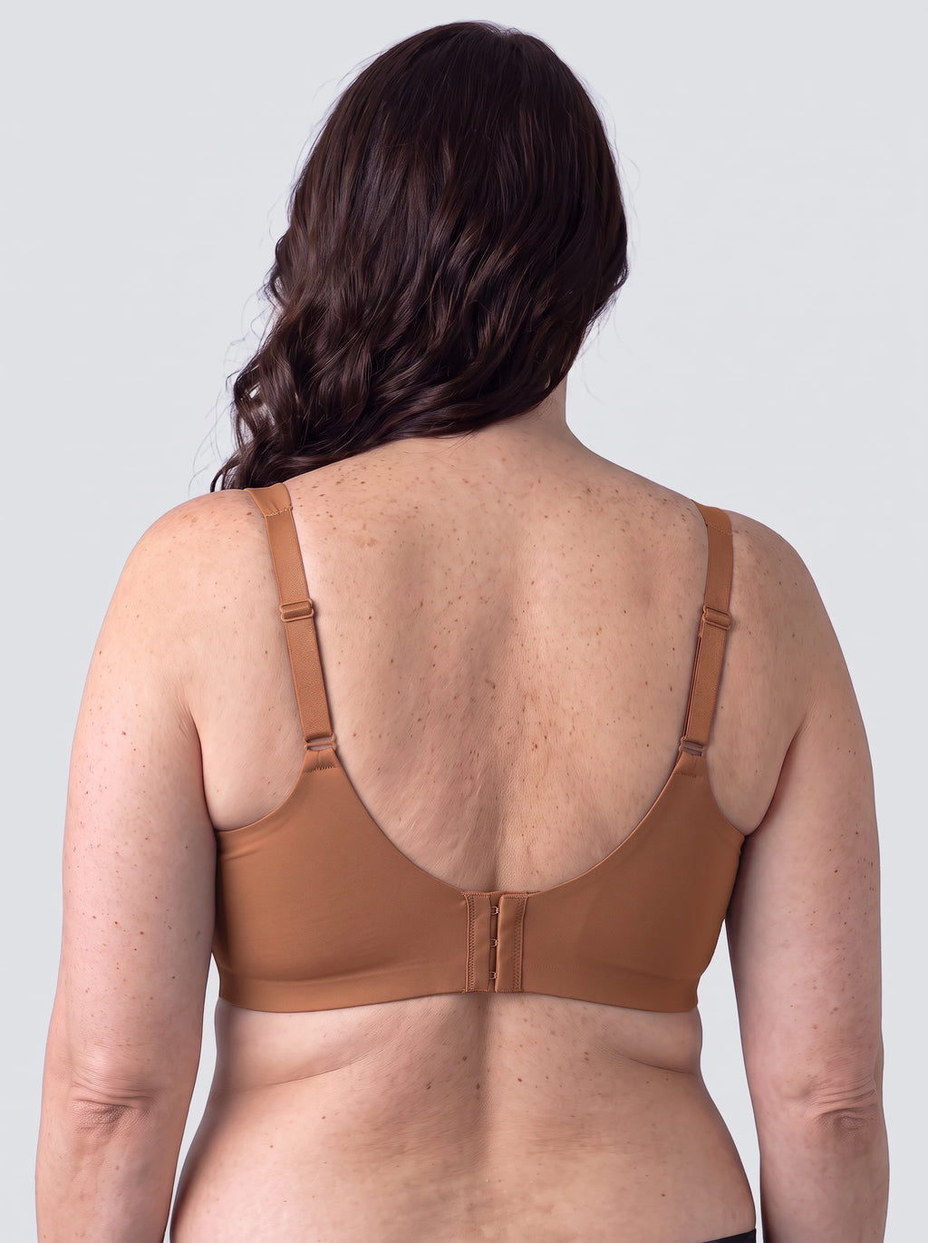 Soutien-gorge Aube MUE en caramel, vu de dos, bretelles réglables et fermeture centrale