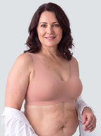 Soutien-gorge Aube MUE en rose poudré clair, porté de face