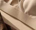 Détail de la bande côtelée de la brassière Halo