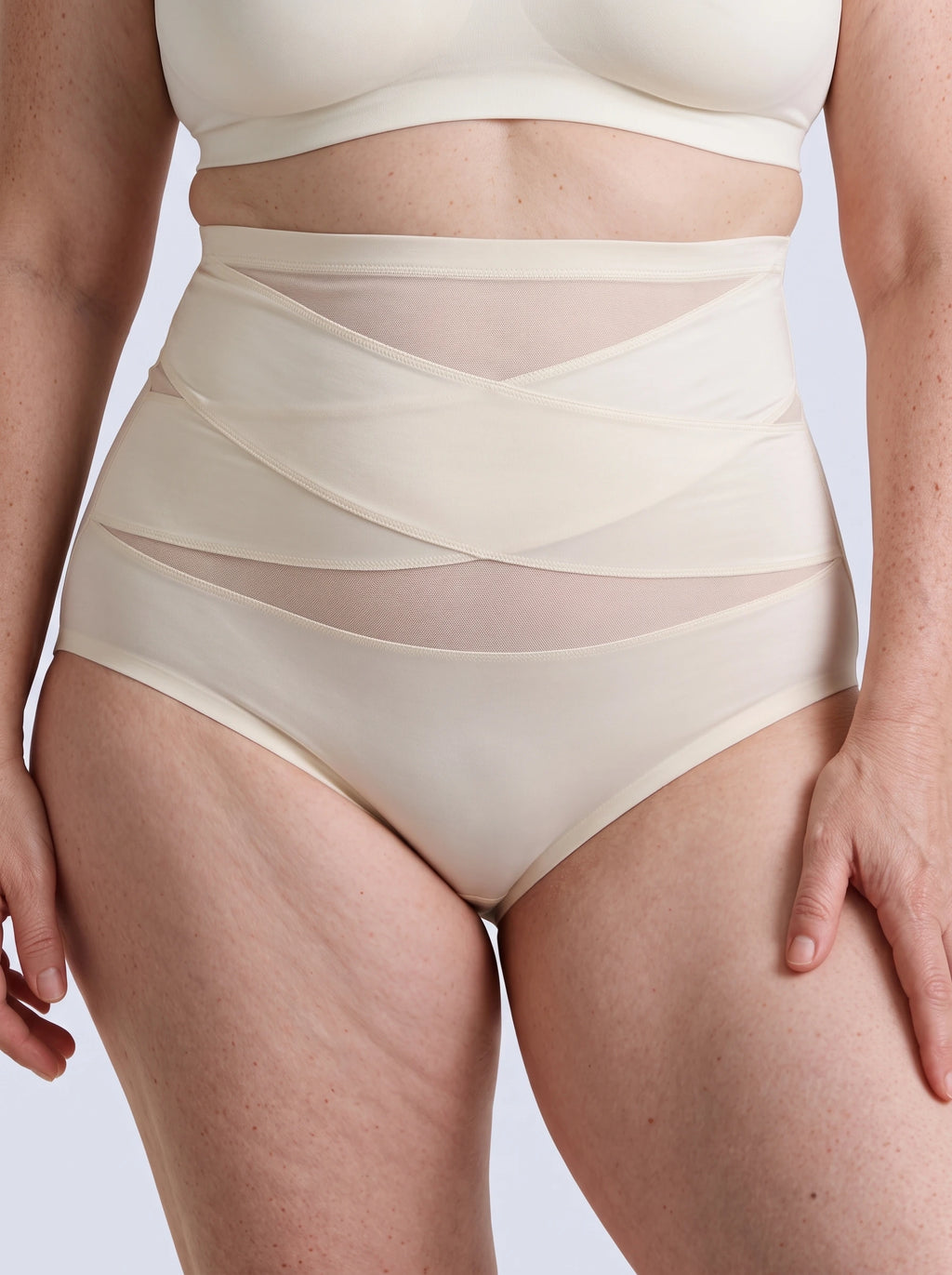 Culotte gainante Étreinte — beige face