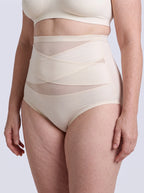 Culotte gainante Étreinte — beige trois quarts