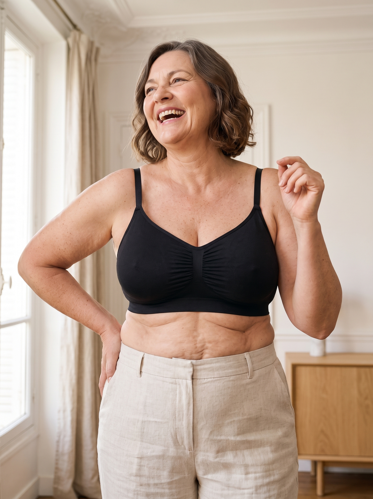 Soutien-gorge MUE Halo porté par une femme souriante