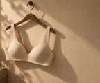 Soutien-gorge Aube nude sur un cintre