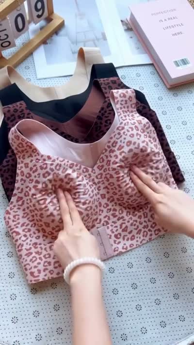 Les détails du soutien-gorge montrés de près