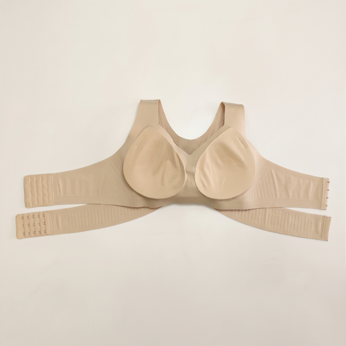 Intérieur beige retouché, bonnets et quatre bandes déployées