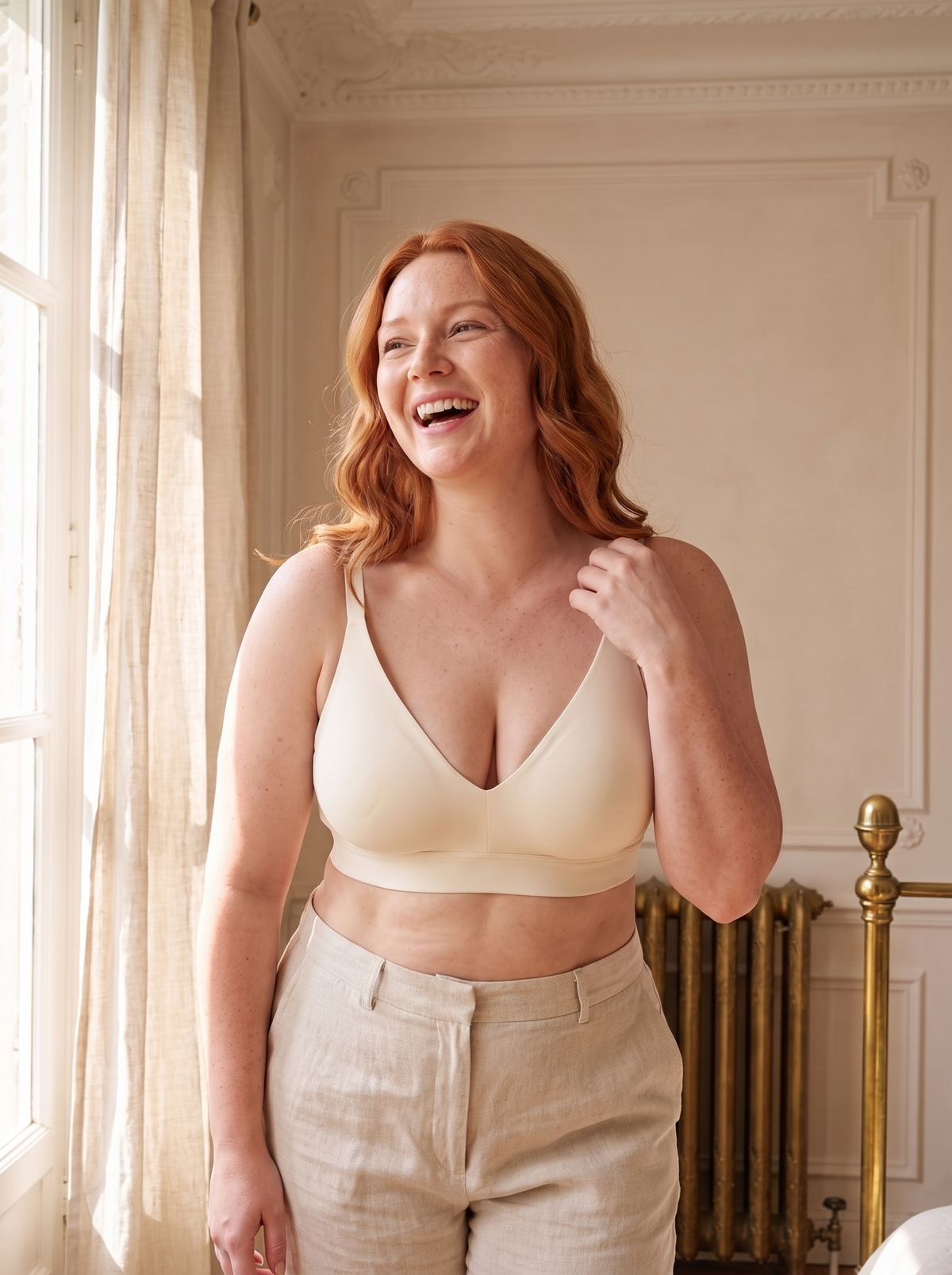 Soutien-gorge MUE Sillage porté par une femme souriante